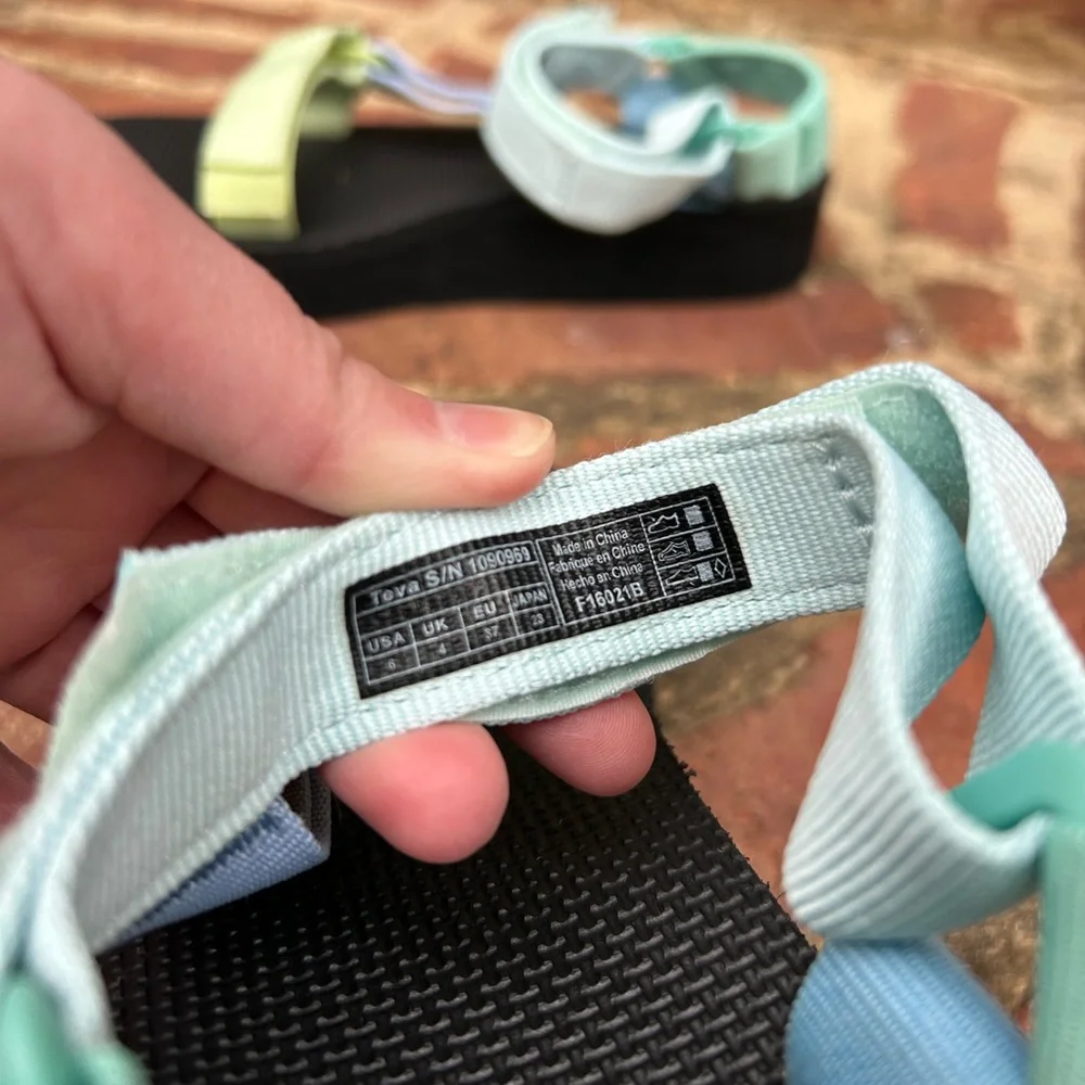 Teva women’s vibrant colorful platform sandals - Picture 5 of 5